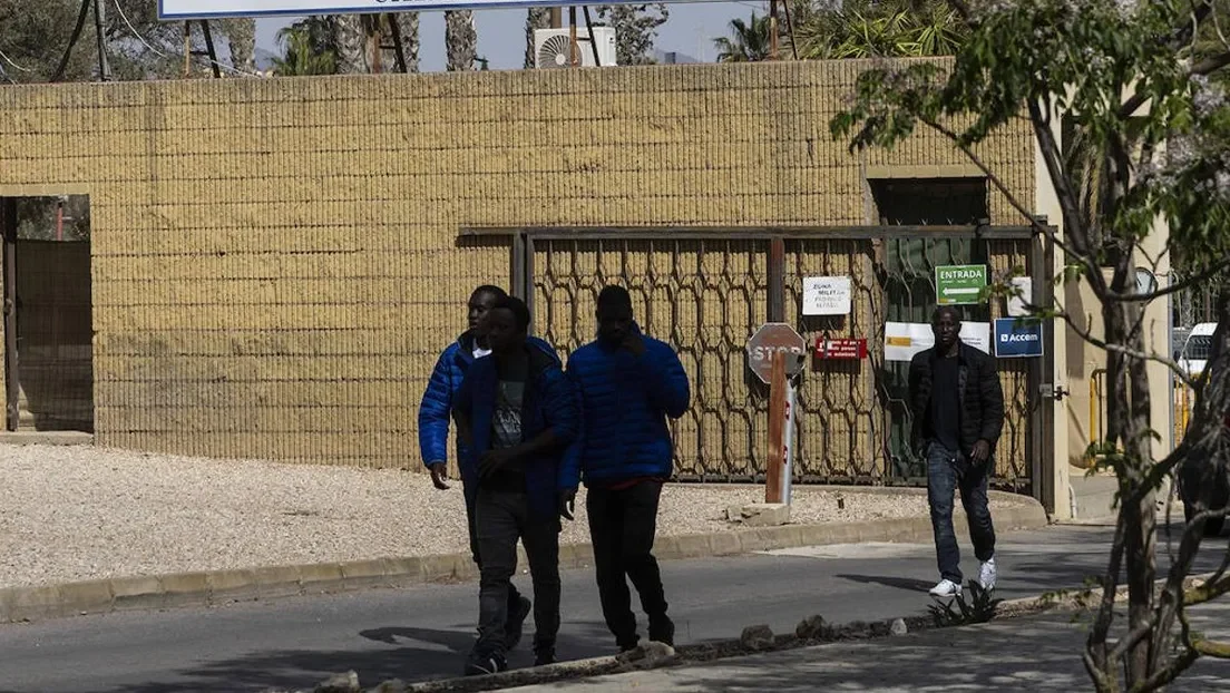 El Gobierno invierte casi medio millón en el centro de inmigrantes del Hospital Naval de Cartagena pese a su promesa de cerrarlo