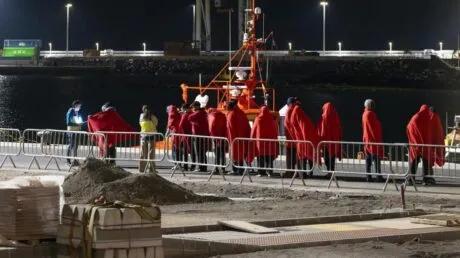 Llegada a El Hierro de un cayuco con 63 inmigrantes subsaharianos este sábado por la noche - junio 2025