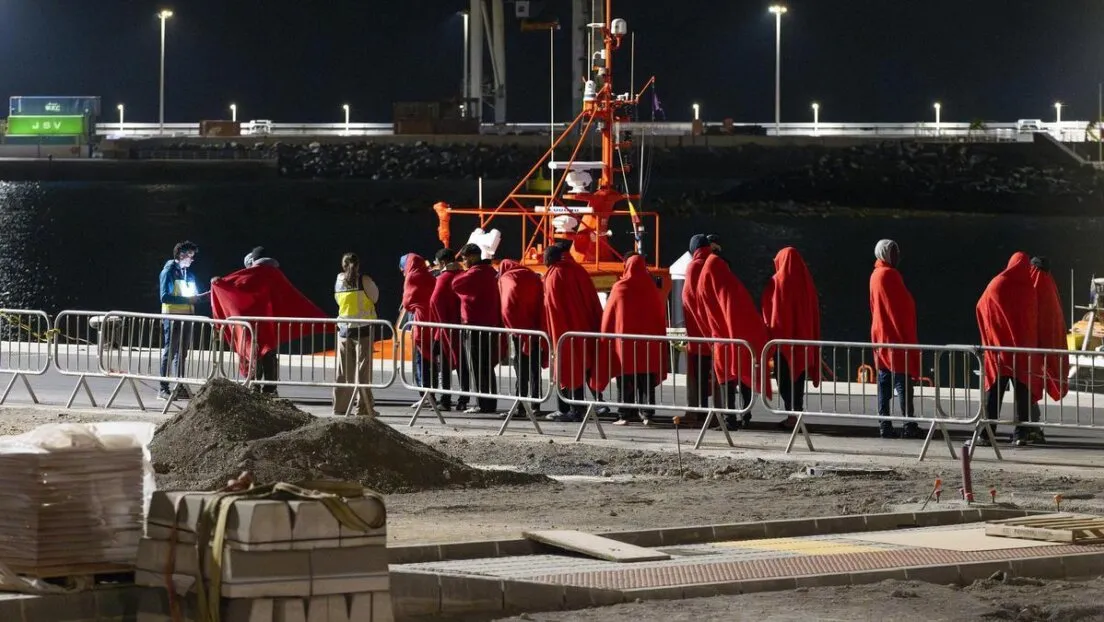 Llegada a El Hierro de un cayuco con 63 inmigrantes subsaharianos este sábado por la noche