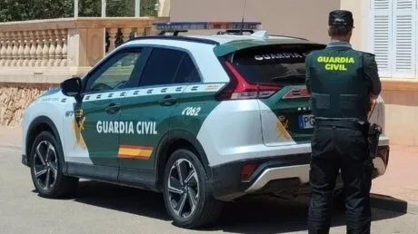 Dos acusados, incluida una mujer marroquí, enfrentan 24 años por asesinar con 16 puñaladas a un hombre en Motril para robarle - junio 2025