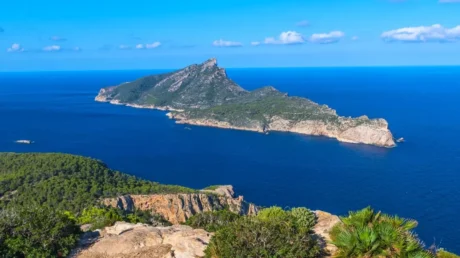 Unos buceadores hallan el cadáver de un africano flotando en aguas de la pequeña isla de Dragonera (Baleares) - junio 2025