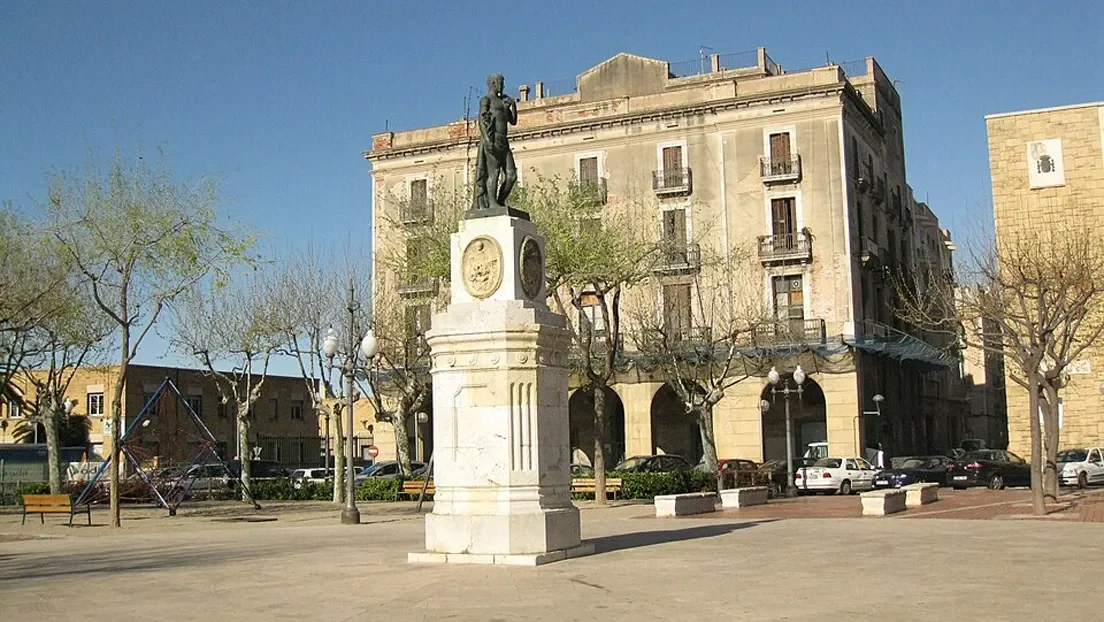 Una pelea protagonizada por magrebíes se salda con un autobús destrozado durante la madrugada en Tarragona
