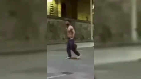 Dos inmigrantes argelinos siembran en caos en Gijón con robos y lanzando botellas de cristal a un grupo de jóvenes - junio 2025