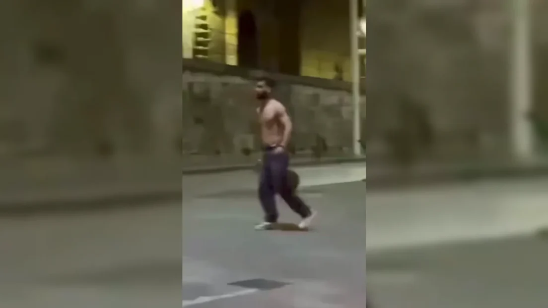 Dos inmigrantes argelinos siembran en caos en Gijón con robos y lanzando botellas de cristal a un grupo de jóvenes
