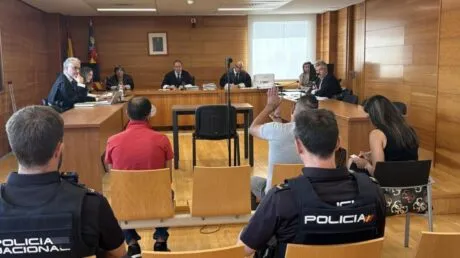 Mujer en un juicio en Castellón contra dos magrebíes: «me quemaron con cigarros mientras se turnaban para violarme durante días» - junio 2025