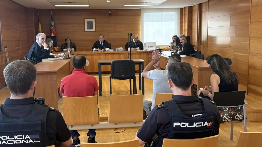 Mujer en un juicio en Castellón contra dos magrebíes: «me quemaron con cigarros mientras se turnaban para violarme durante días»