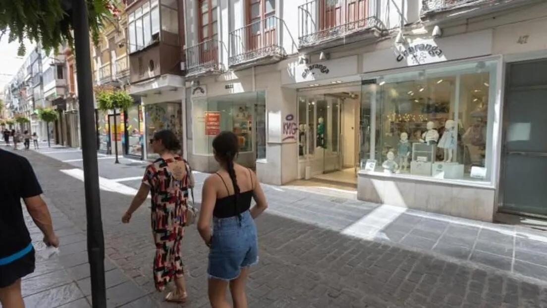 Detenido un inmigrante ecuatoguineano por robo con fuerza en una tienda universitaria de Granada