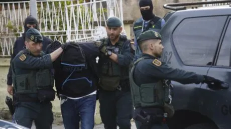 Un individuo llamado Ismaiil A.I.N. acepta una condena de tres años de prisión por instar a cometer atentados yihadistas - junio 2025