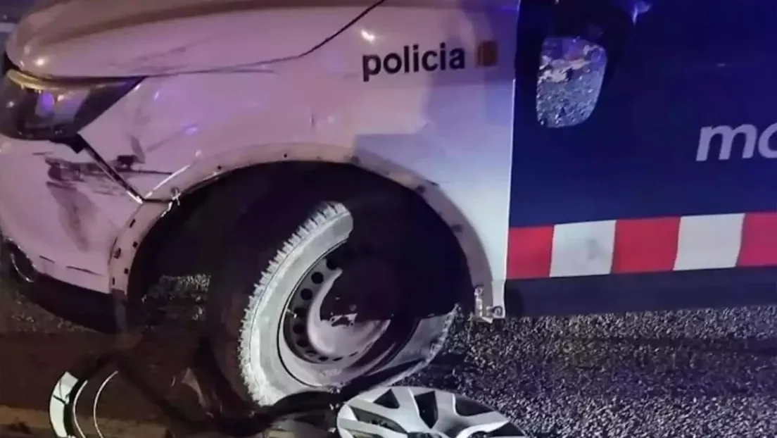 Detenido un colombiano en Barcelona tras una peligrosa persecución: huía de una pelea y destrozó tres vehículos de los Mossos
