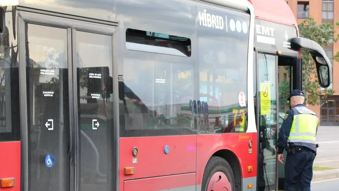 Detenido en Valencia un boliviano por masturbarse en un autobús y colocar su pene en el brazo de una pasajera