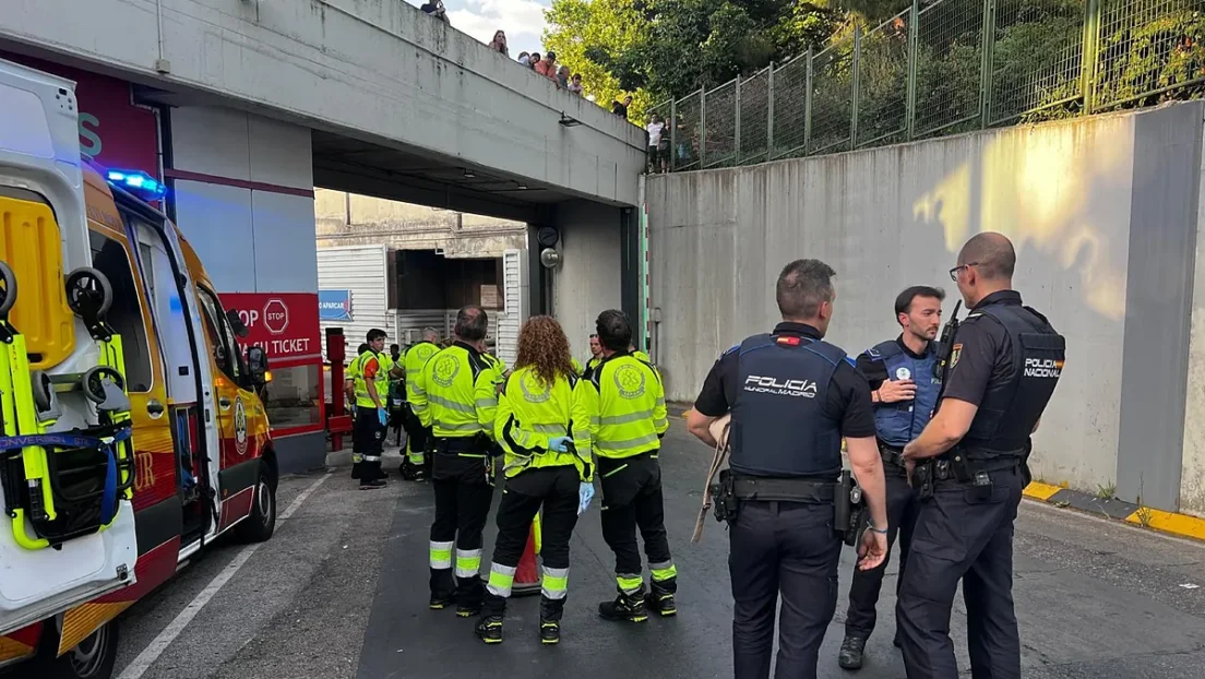 Detenido un magrebí por empujar a una mujer desde siete metros de altura en Madrid sin motivo aparente