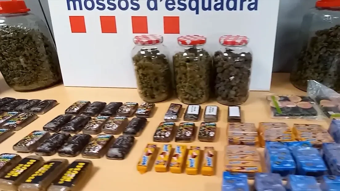 Detenidos dos hermanos marroquíes por vender droga camuflada en envoltorios de chocolatinas en Sant Joan Despí (Barcelona)