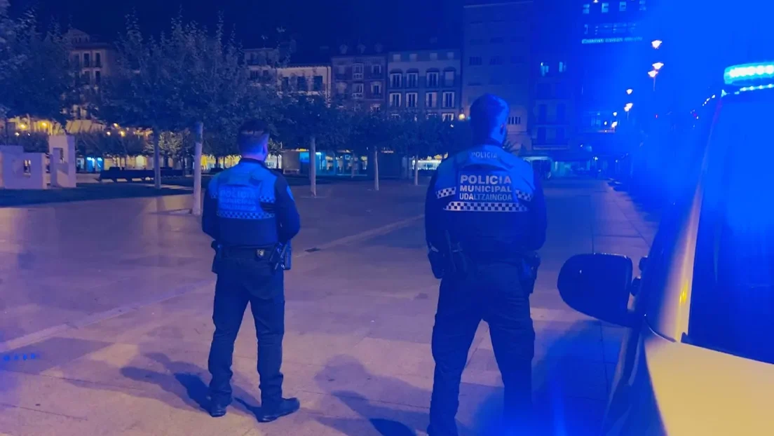 Detenidos tres magrebíes en Pamplona por darle una paliza a un hombre sin hogar para robarle sus pertenencias