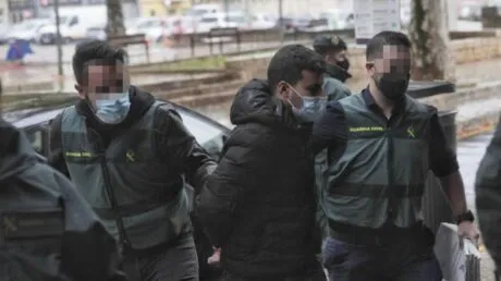 Solicitan 15 años y medio de prisión a un depredador marroquí por violar y robar a una mujer a punta de cuchillo en Sinéu (Mallorca) - junio 2025
