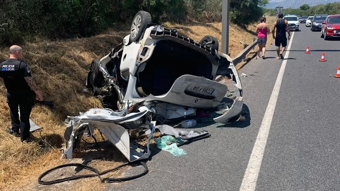 Herido leve un senegalés tras volcar su coche este sábado en la carretera de Alcúdia (Mallorca)
