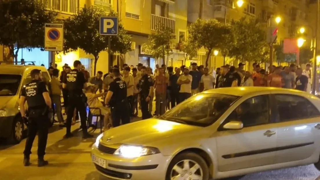 Una riña entre dos magrebíes con botellas de cristal deja a uno gravemente herido en Lorca (Murcia)