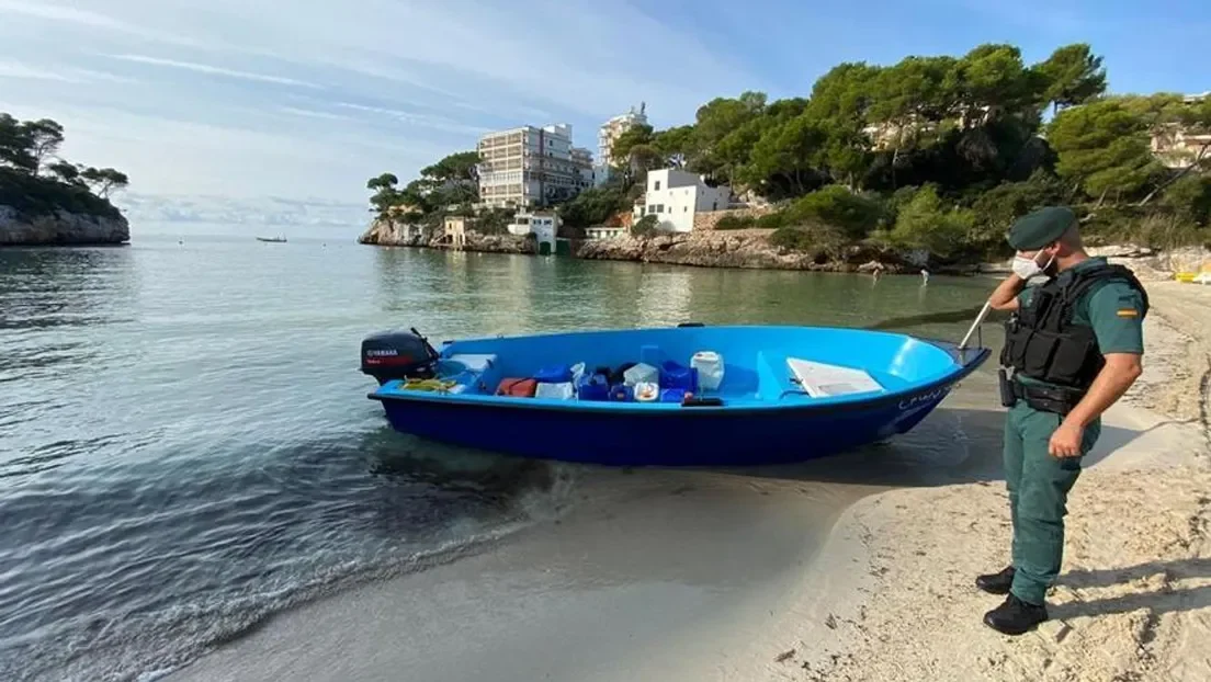 Alarma en Mallorca por una decena de magrebíes que fueron recogidos rápidamente en una furgoneta tras llegar en patera