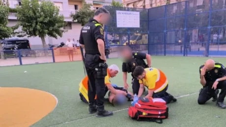 Un grupo de menores inmigrantes senegaleses envían al hospital a un menor inglés tras una pelea en una pista de fútbol en Lloret de Mar (Gerona) - julio 2025