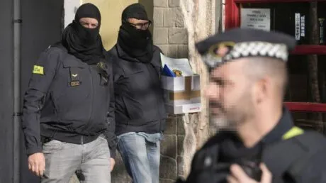 Detenido en Barcelona un pakistaní buscado en su país por 22 casos que incluyen asesinatos y terrorismo - julio 2025