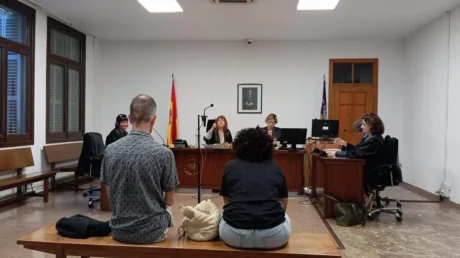 Solicitan dos años de cárcel a una nigeriana por darle un puñetazo a una auxiliar de enfermería tras dar a luz en Palma de Mallorca - julio 2025