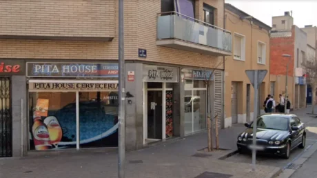 Detenido un argelino por apuñalar de gravedad en el pecho a un marroquí en un kebab de Terrassa (Barcelona) - julio 2025