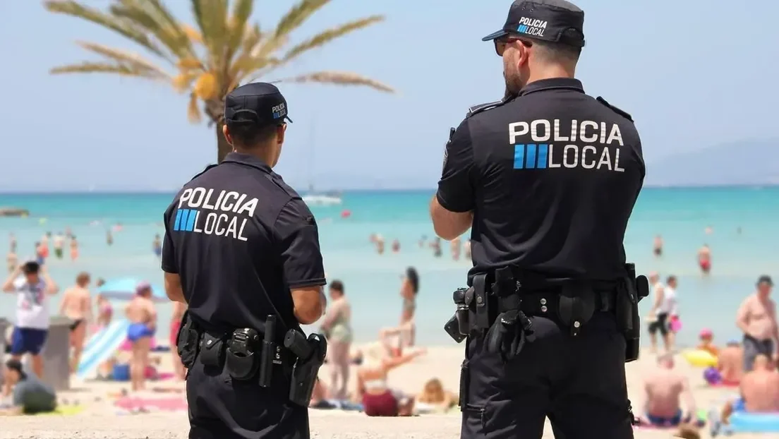 Cinco detenidos por una violenta pelea multitudinaria entre manteros búlgaros e indios en Playa de Palma