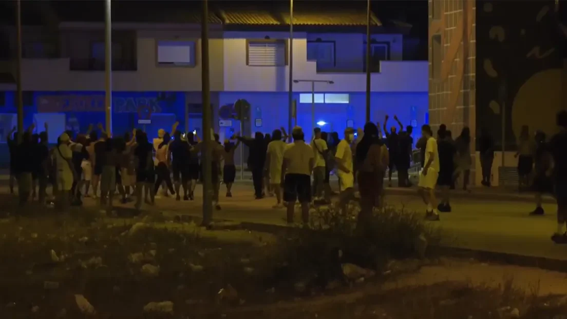 La Guardia Civil cargó anoche contra los magrebíes de Torre Pacheco tras ser agredidos con botellas de cristal