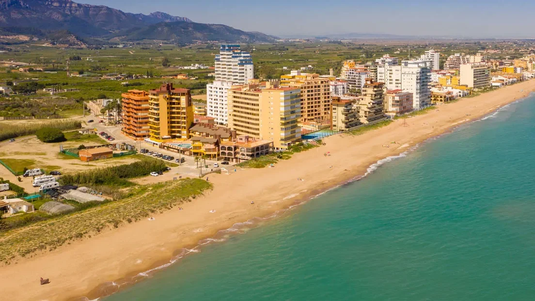 Unos magrebíes okupan la vivienda de vacaciones de una mujer española en Tavernes de la Valldigna (Valencia)